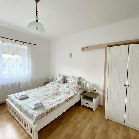 Апартаменты Apartman Marketa Bystrice  Экстерьер фото