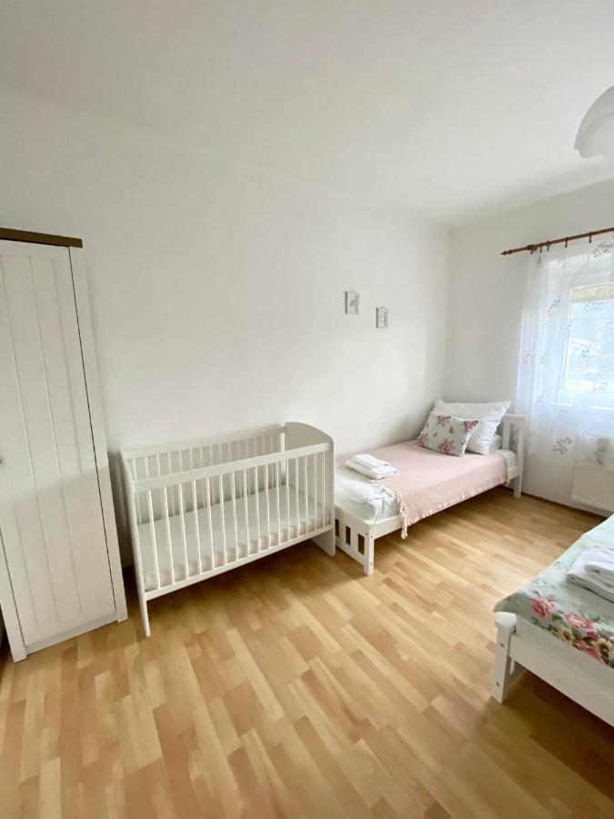 Апартаменты Apartman Marketa Bystrice  Экстерьер фото